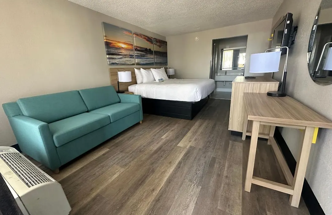 Days Inn By Wyndham Fort Myers-1